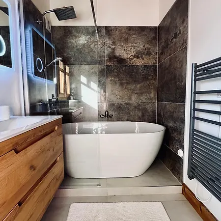 Chamonix Chalet With Mont Blanc Views Near Town Centre - Parking & Sauna *